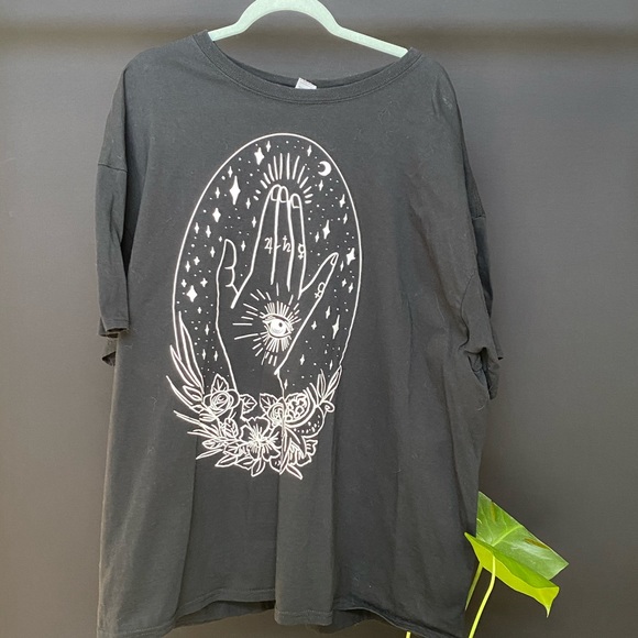 Zodiac Celestial Graphic Tee - Picture 3 of 4